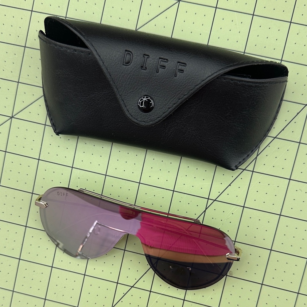 Diff Eyewear Aviator Sunglasses Gold